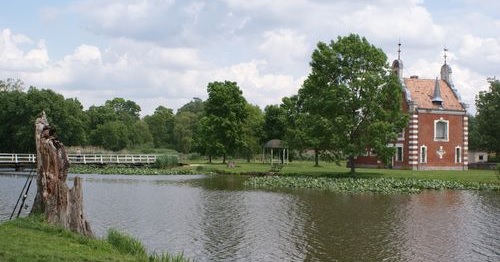 A dégi kastély parkja