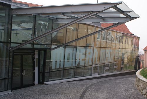 A pécsi Modern Magyar Képtár új bejárata